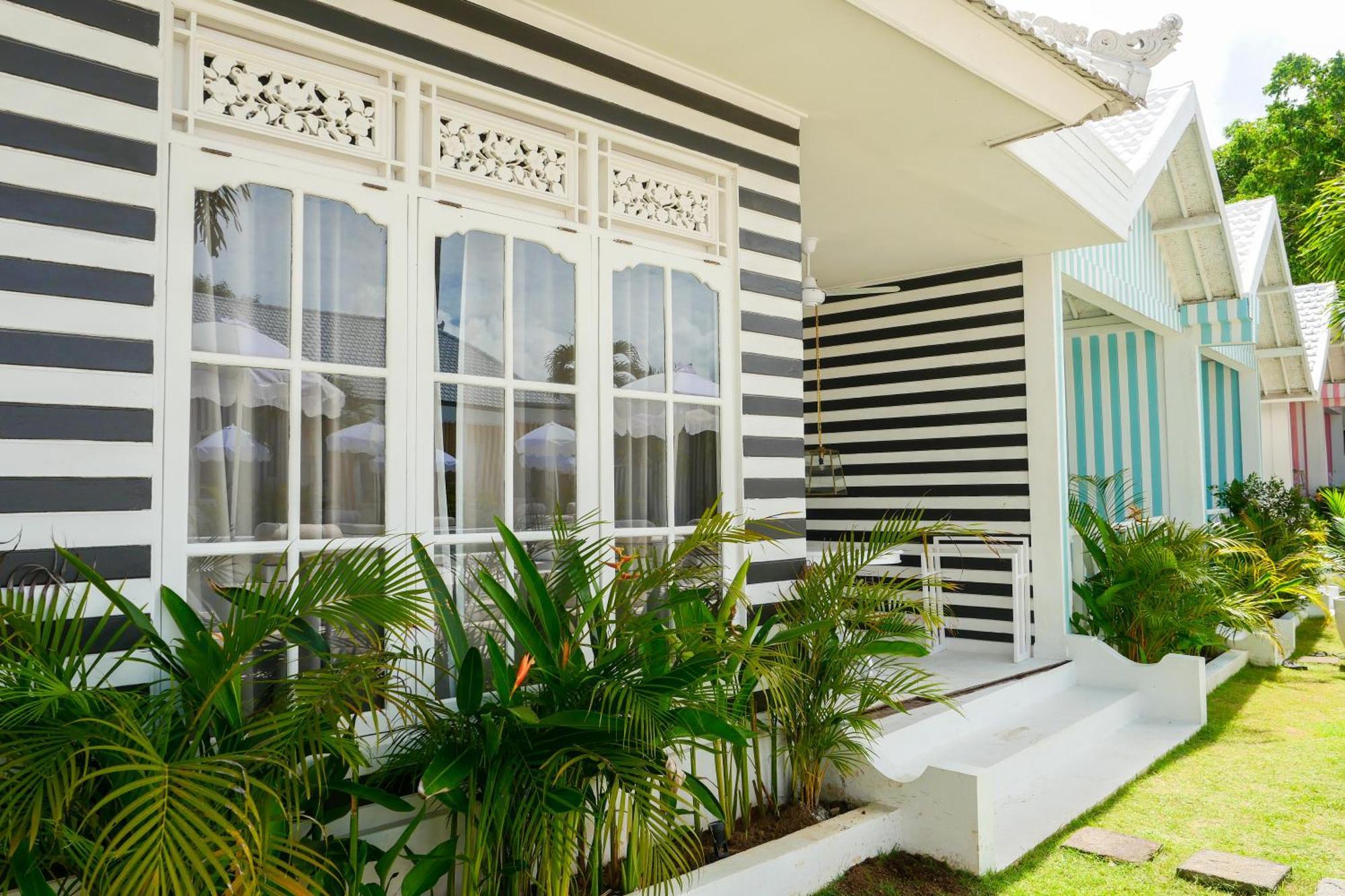 Ria Uluwatu, Tropical Chic Hotel エクステリア 写真