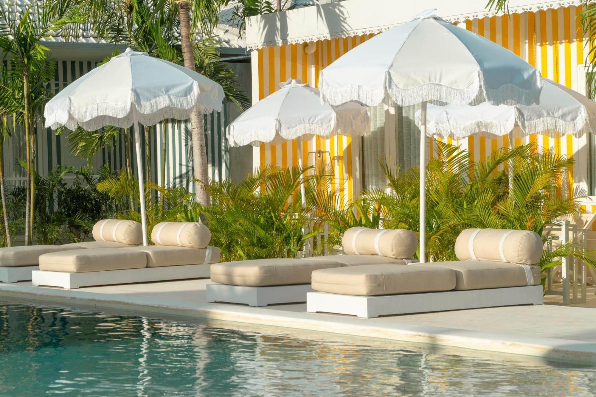 Ria Uluwatu, Tropical Chic Hotel エクステリア 写真