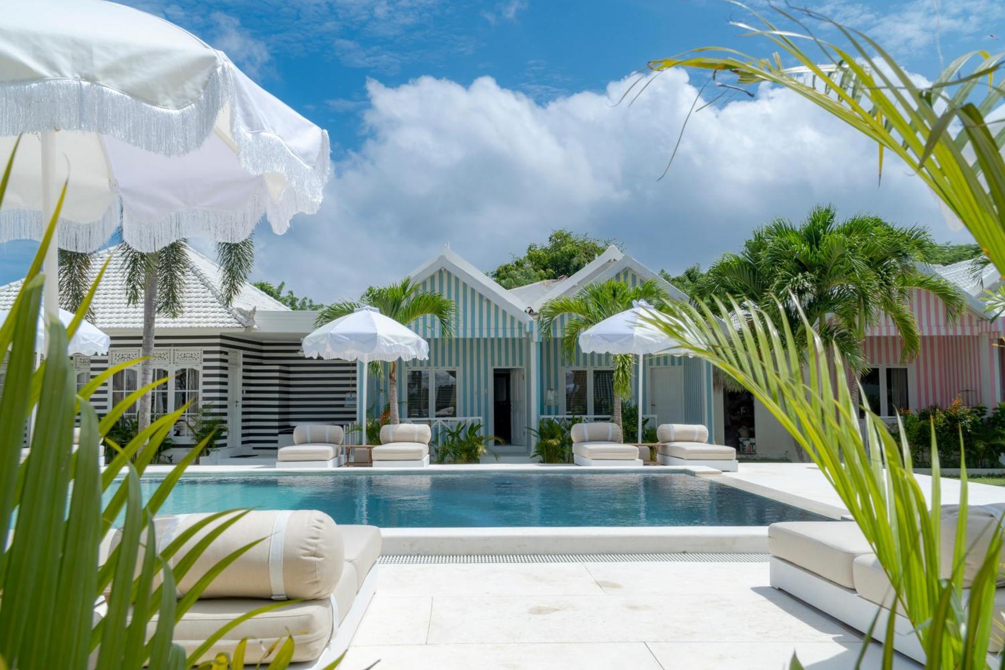 Ria Uluwatu, Tropical Chic Hotel エクステリア 写真