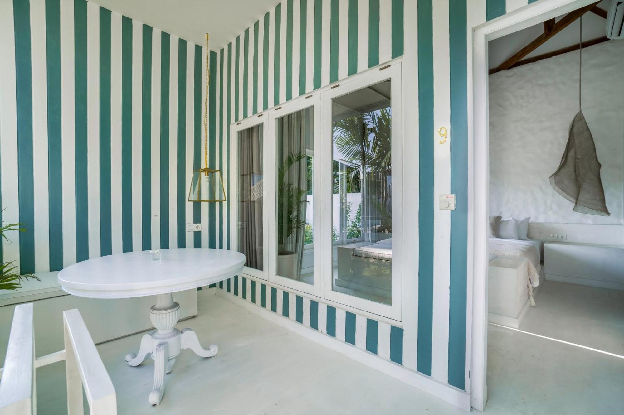 Ria Uluwatu, Tropical Chic Hotel エクステリア 写真